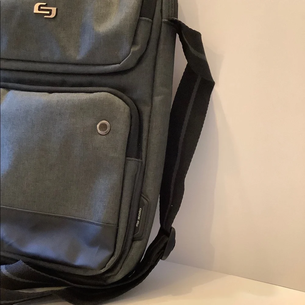 Solo 13.5” Urban Universal 11-inch Tablet Sling Bag